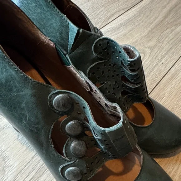 Miz Mooz Dark Green Leather Cutout Mary Jane Heels - Picture 7 of 11